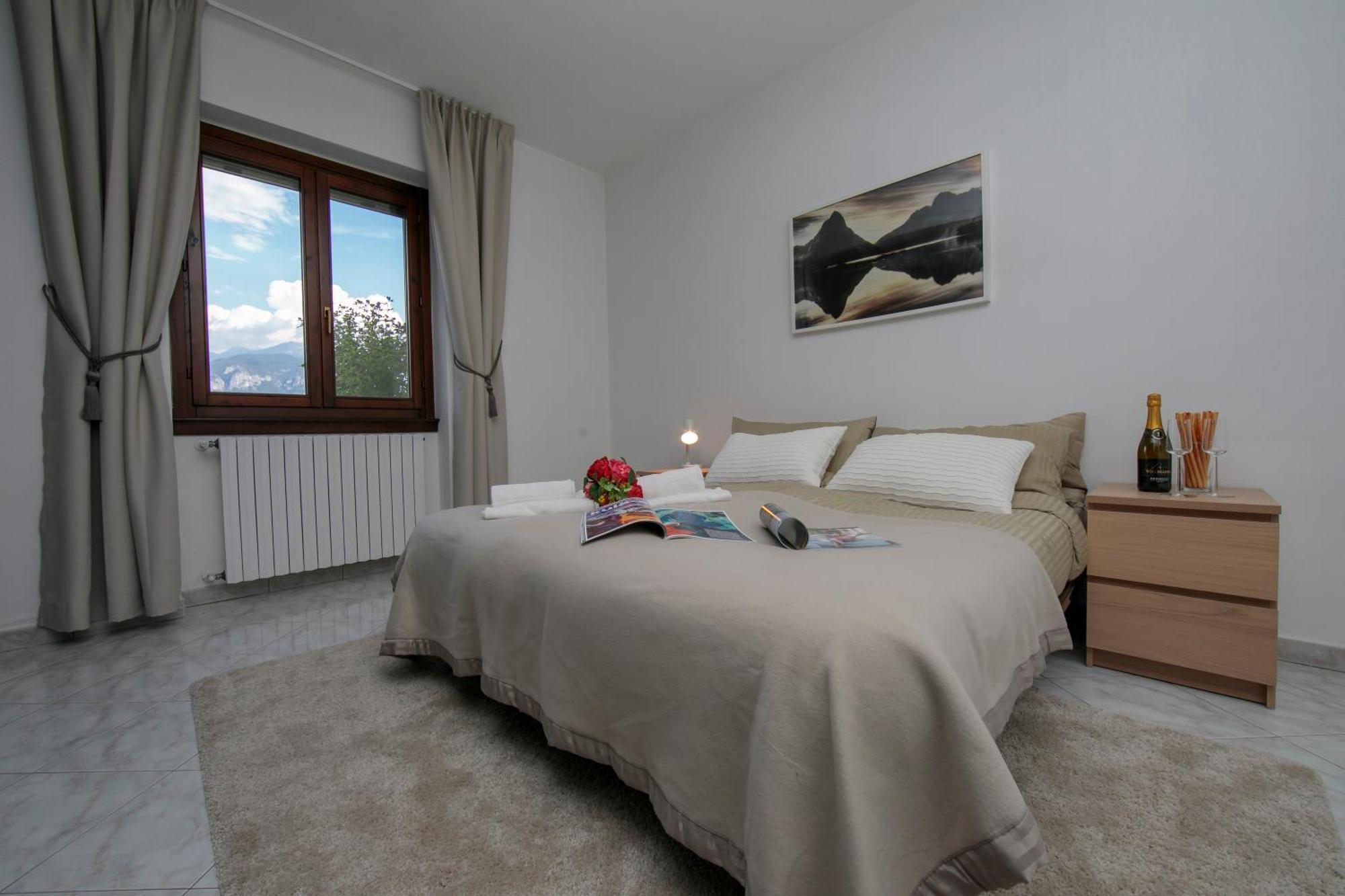 Sonenga Panoramic Terrace Apartment Menaggio Exterior photo